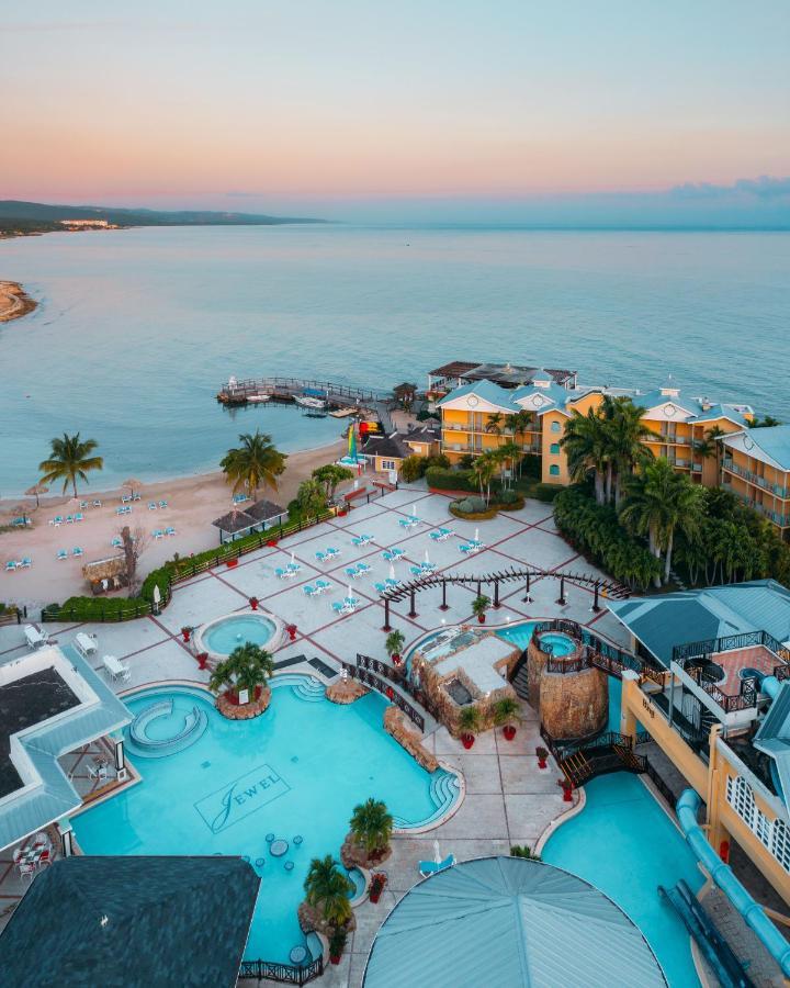 Jewel Paradise Cove Adult Beach Resort & Spa ランアウェイ・ベイ エクステリア 写真