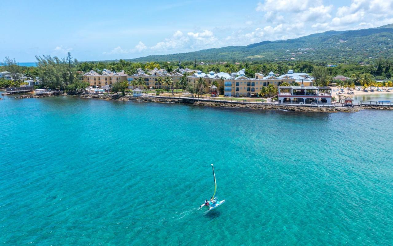 Jewel Paradise Cove Adult Beach Resort & Spa ランアウェイ・ベイ エクステリア 写真