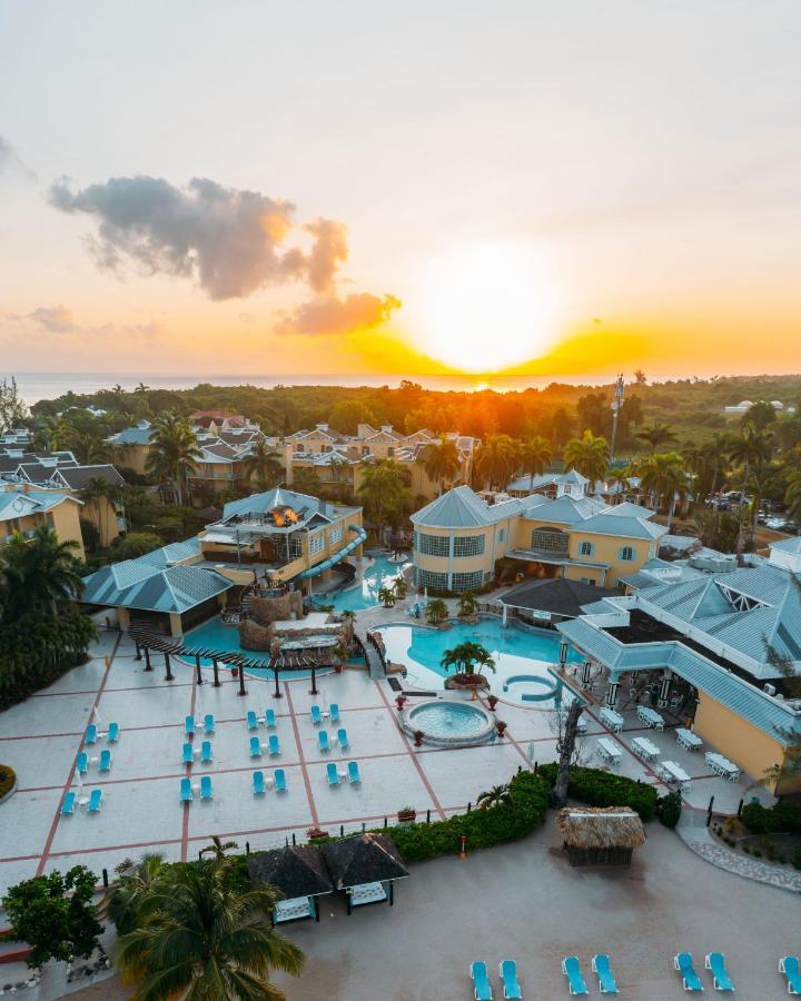 Jewel Paradise Cove Adult Beach Resort & Spa ランアウェイ・ベイ エクステリア 写真