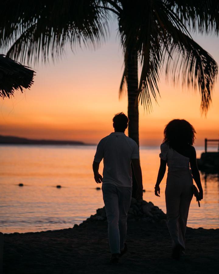Jewel Paradise Cove Adult Beach Resort & Spa ランアウェイ・ベイ エクステリア 写真