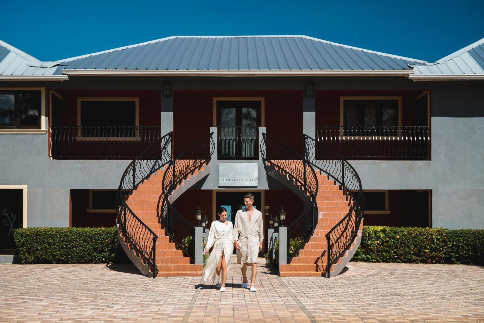Jewel Paradise Cove Adult Beach Resort & Spa ランアウェイ・ベイ エクステリア 写真