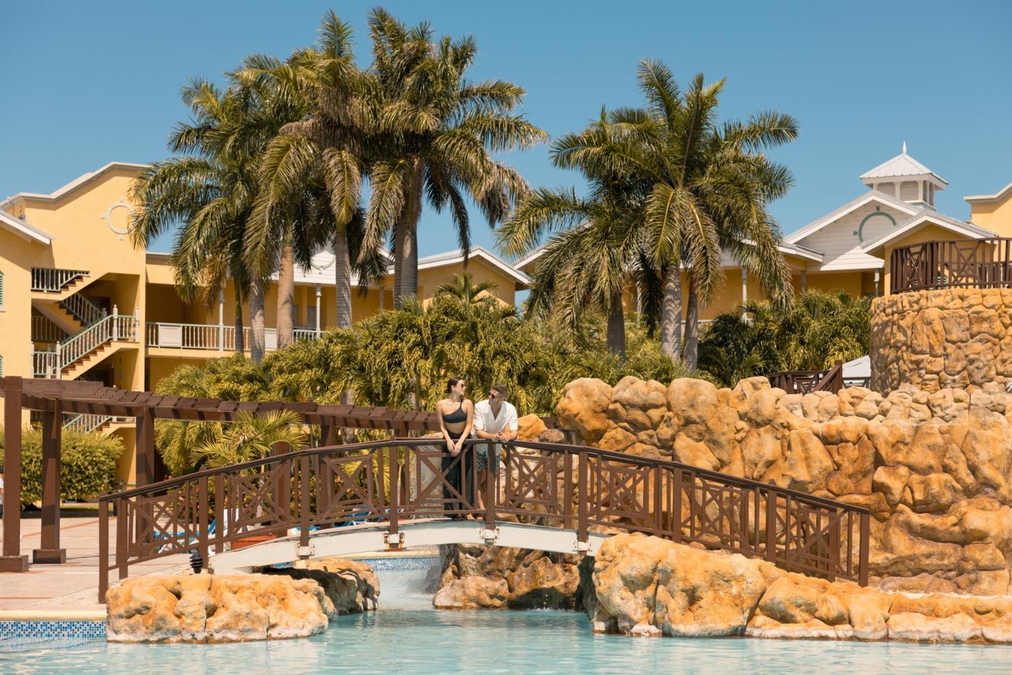 Jewel Paradise Cove Adult Beach Resort & Spa ランアウェイ・ベイ エクステリア 写真